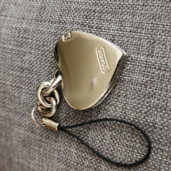 Adorable NWOT Coach Heart Picture Locket Bag Charm ❤️ - Picture 4 of 10